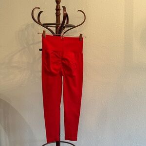 HALARA Bold Red High-Waisted Leggings 7/8 sculpt